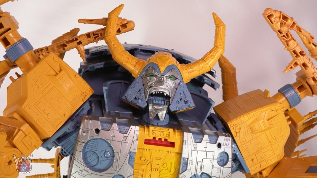 Transformers HasLab War For Cybertron Unicron Review  (51 of 58)